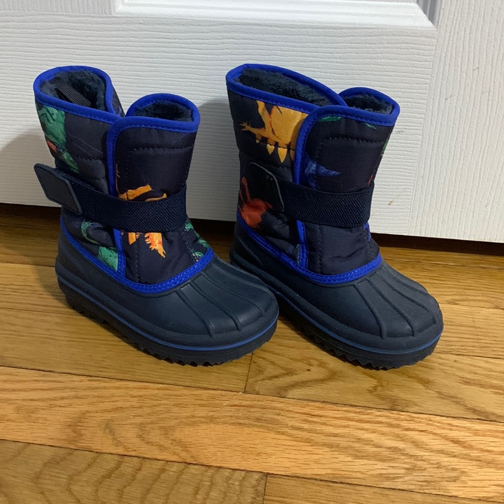 Snow boots